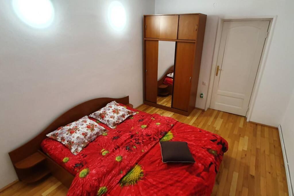 Titian'S Cozy Apartment Sibiu Bagian luar foto