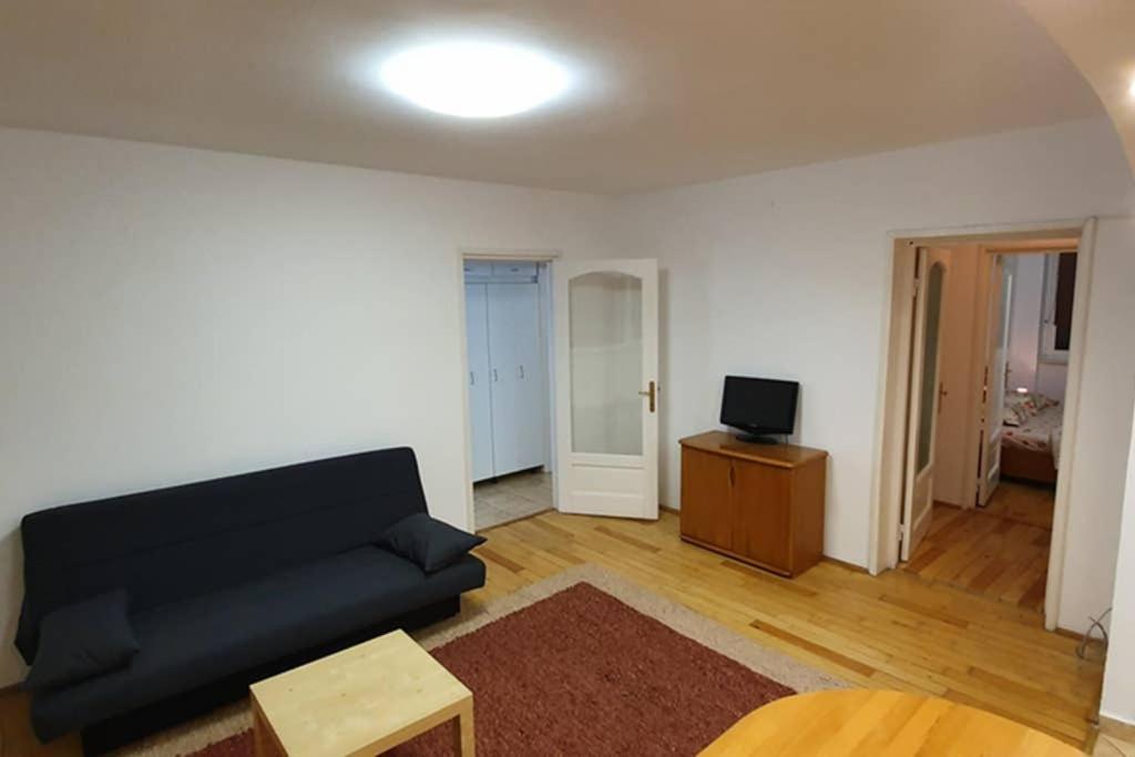 Titian'S Cozy Apartment Sibiu Bagian luar foto